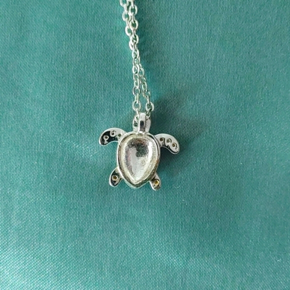 Sea turtle pendant on 17 inch rolo chain. Marcasite and cz. - Picture 2 of 4